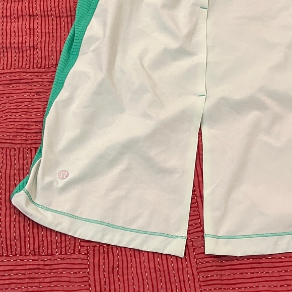 lululemon athletica women’s vintage (fit is large)Green Striped Short Sleeve Tee - Picture 11 of 12